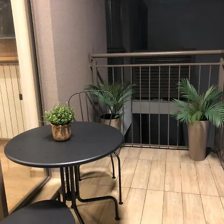 Cozy Waterfront With Bed Apartment