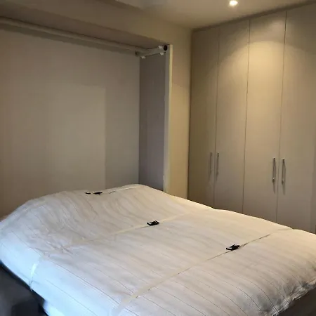 Cozy Waterfront With Bed Apartman *